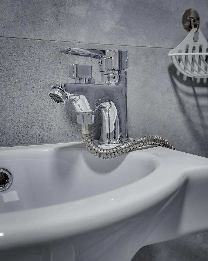 Yourhouse На Розыбакиева Утепова Недалеко От Меги Almaty Ngoại thất bức ảnh