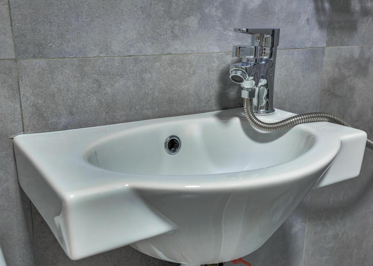 Yourhouse На Розыбакиева Утепова Недалеко От Меги Almaty Ngoại thất bức ảnh